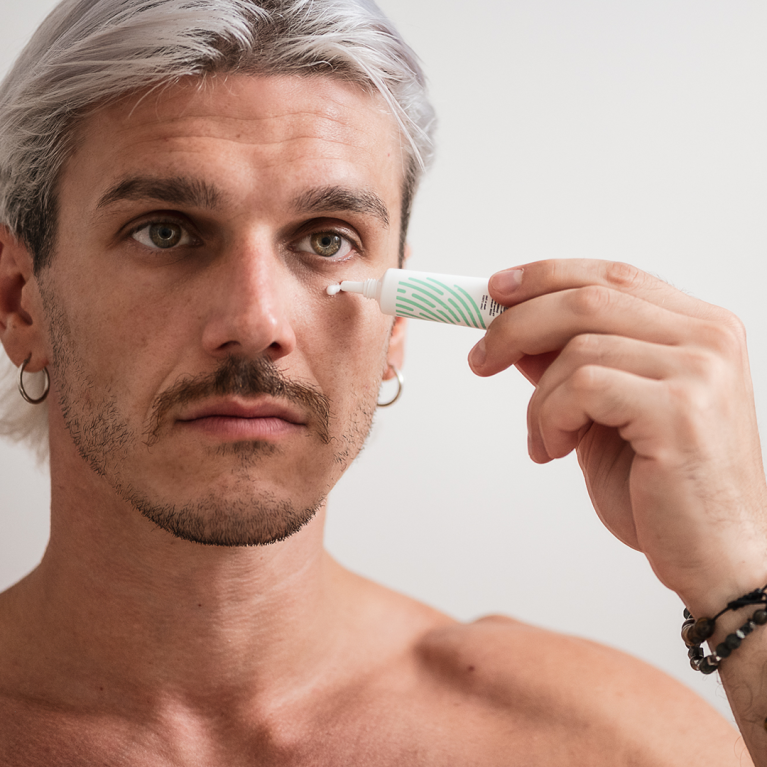 Siero anti età, dona uno sguardo più giovane e riposato | Garberia