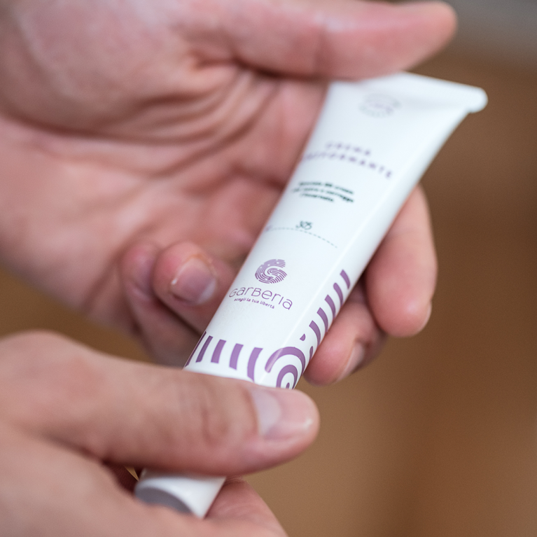 Crema uniformante, bb cream che nutre e corregge l'incarnato | Garberia